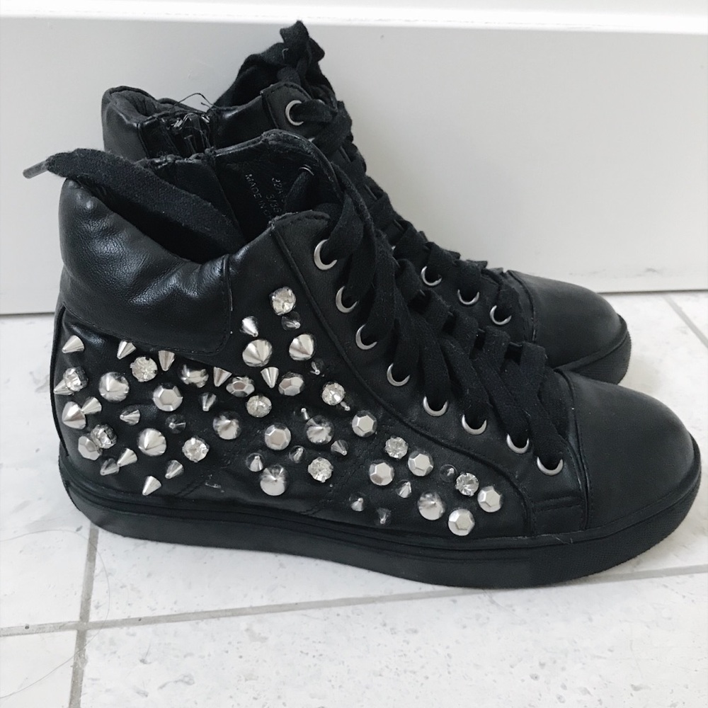Top Shop Studded Sneakers Sz 6